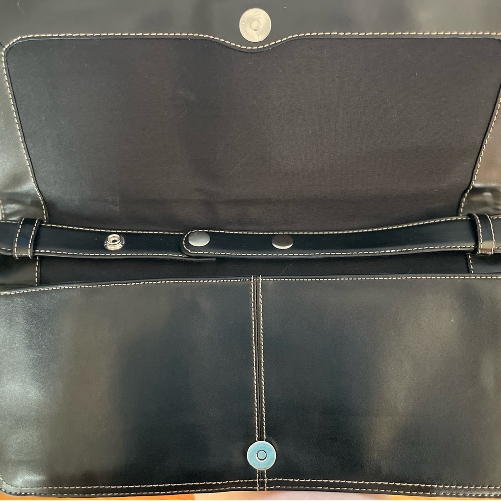 Anne Klein Black Leather Clutch/shoulderbag with Silver Hardware & fabric lining - Picture 4 of 9